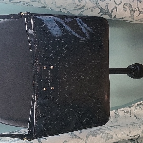 Kate spade black patent leather crossbody bag, with zipper top - Picture 4 of 6